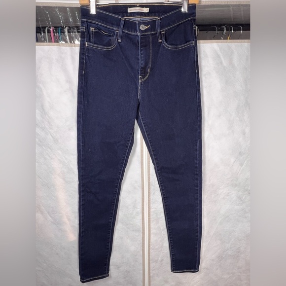 Levi’s 720 High Rise Skinny in Excellent condition Dark Wash Size 27 - Picture 2 of 7